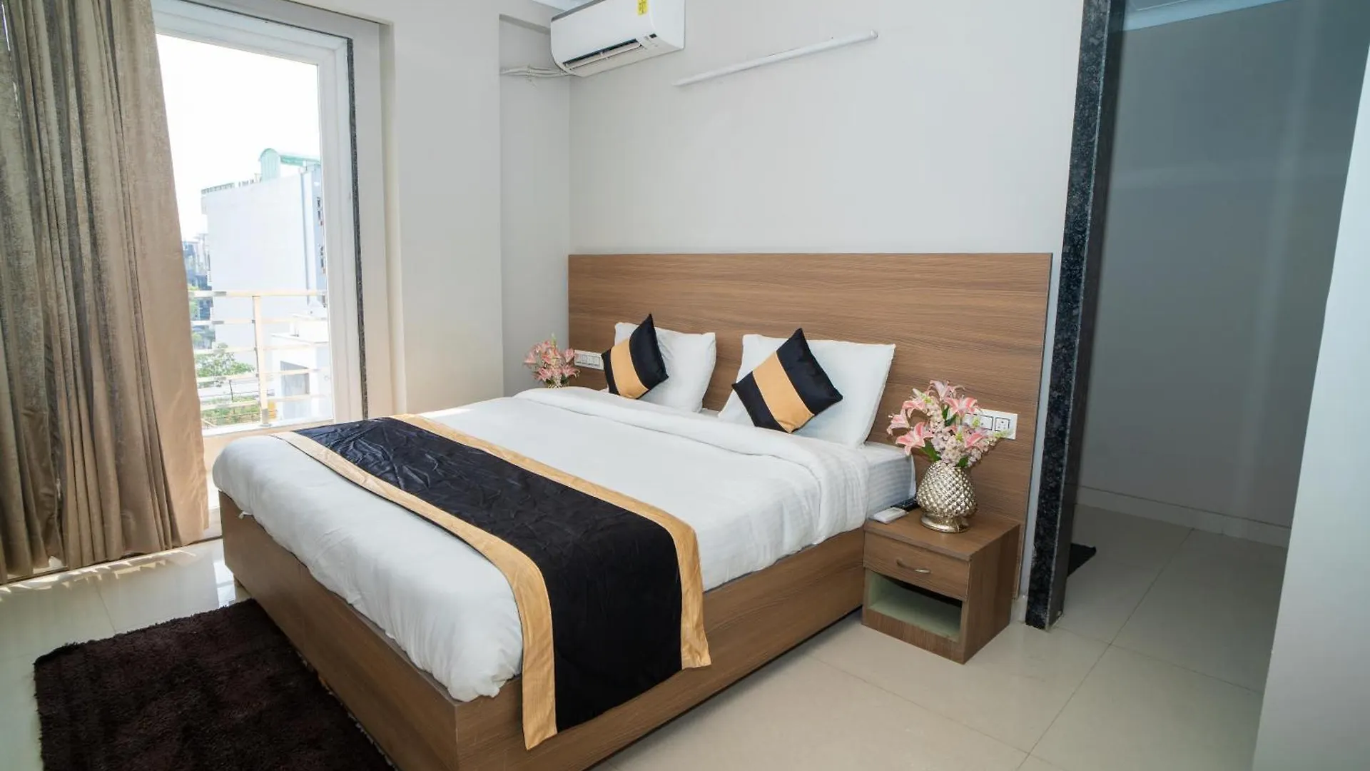 Bed & Breakfast Aster Homes I 2Bhk I Sec-39 I Near Medanta Gurgaon India