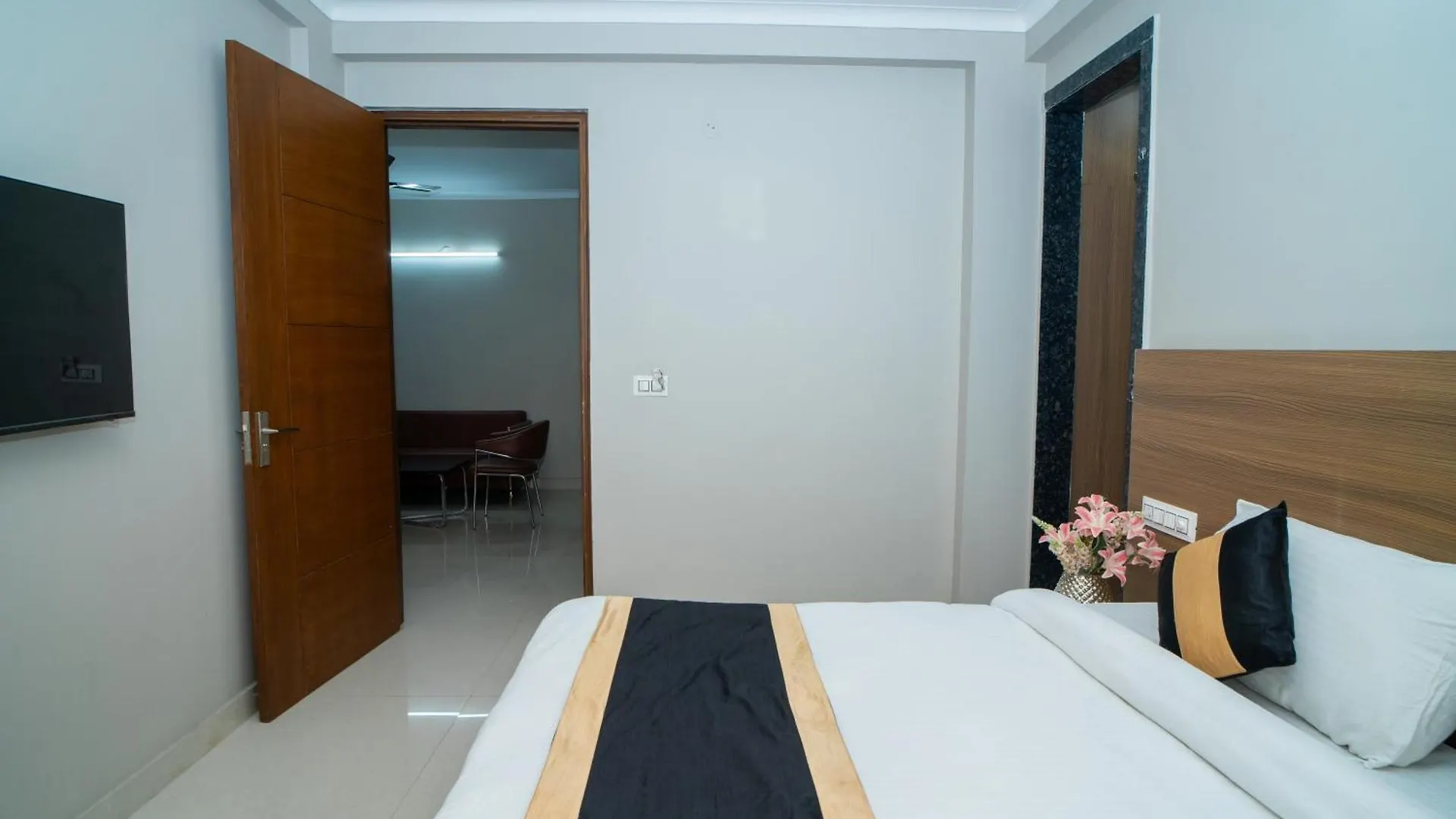 Bed & Breakfast Aster Homes I 2Bhk I Sec-39 I Near Medanta Gurgaon